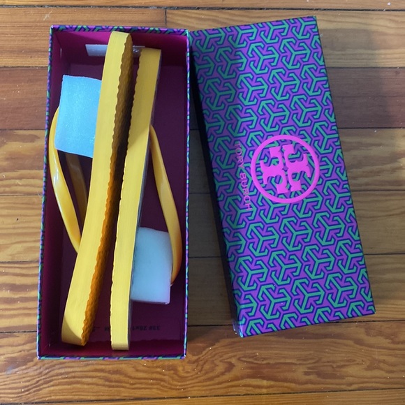 Tory Burch Yellow & White Garden Flip Flops - Picture 4 of 6